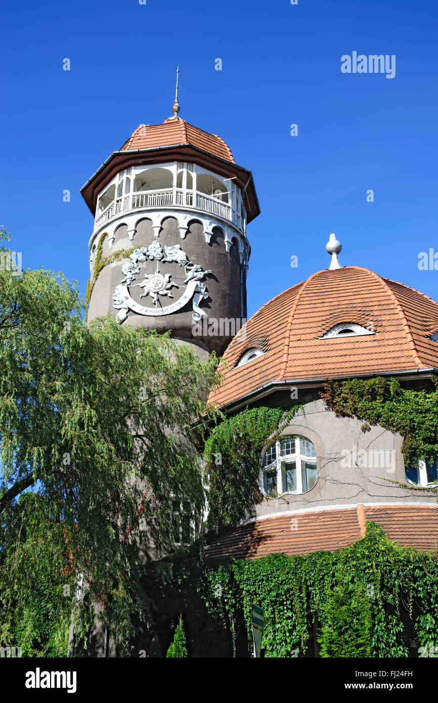Alte deutsche Wasserturm - Wahrzeichen der Stadt Svetlogorsk (bis 1946 Rauschen). Oblast Kaliningrad, Russland Stockfoto