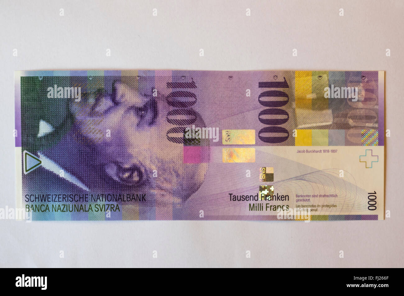 1000 Schweizer Franken Banknote auf weißem Hintergrund. Die lila Hinweis zeigt ein Porträt von Jacob Burckhardt. Stockfoto