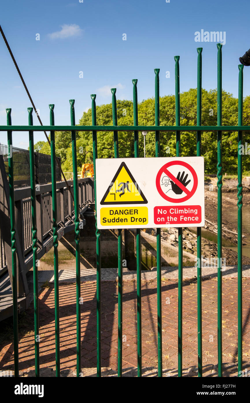 Warnschild Warnung, Pembroke Stockfoto