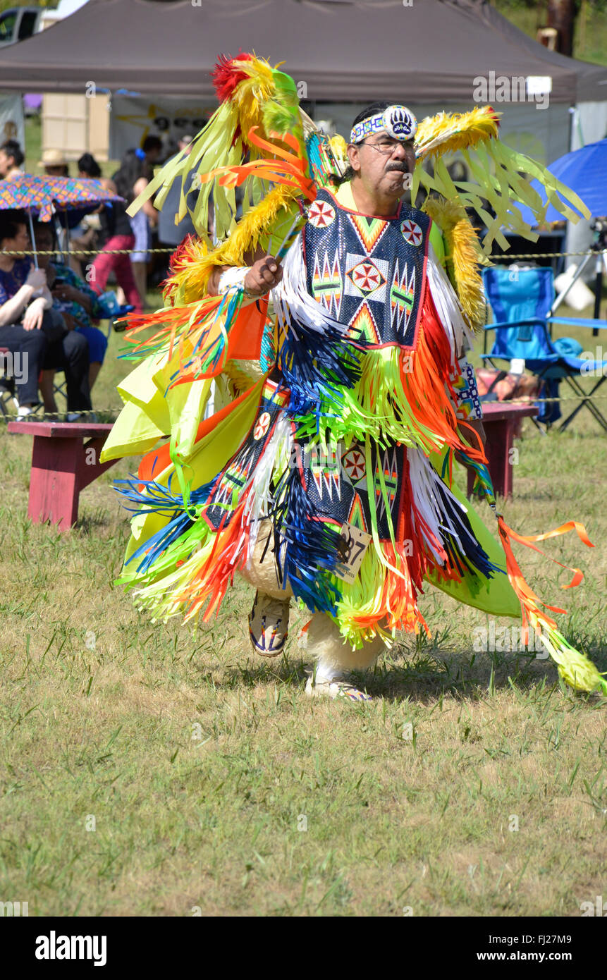 Indianische Tänze im Pow Wow in Waldorf Stockfoto