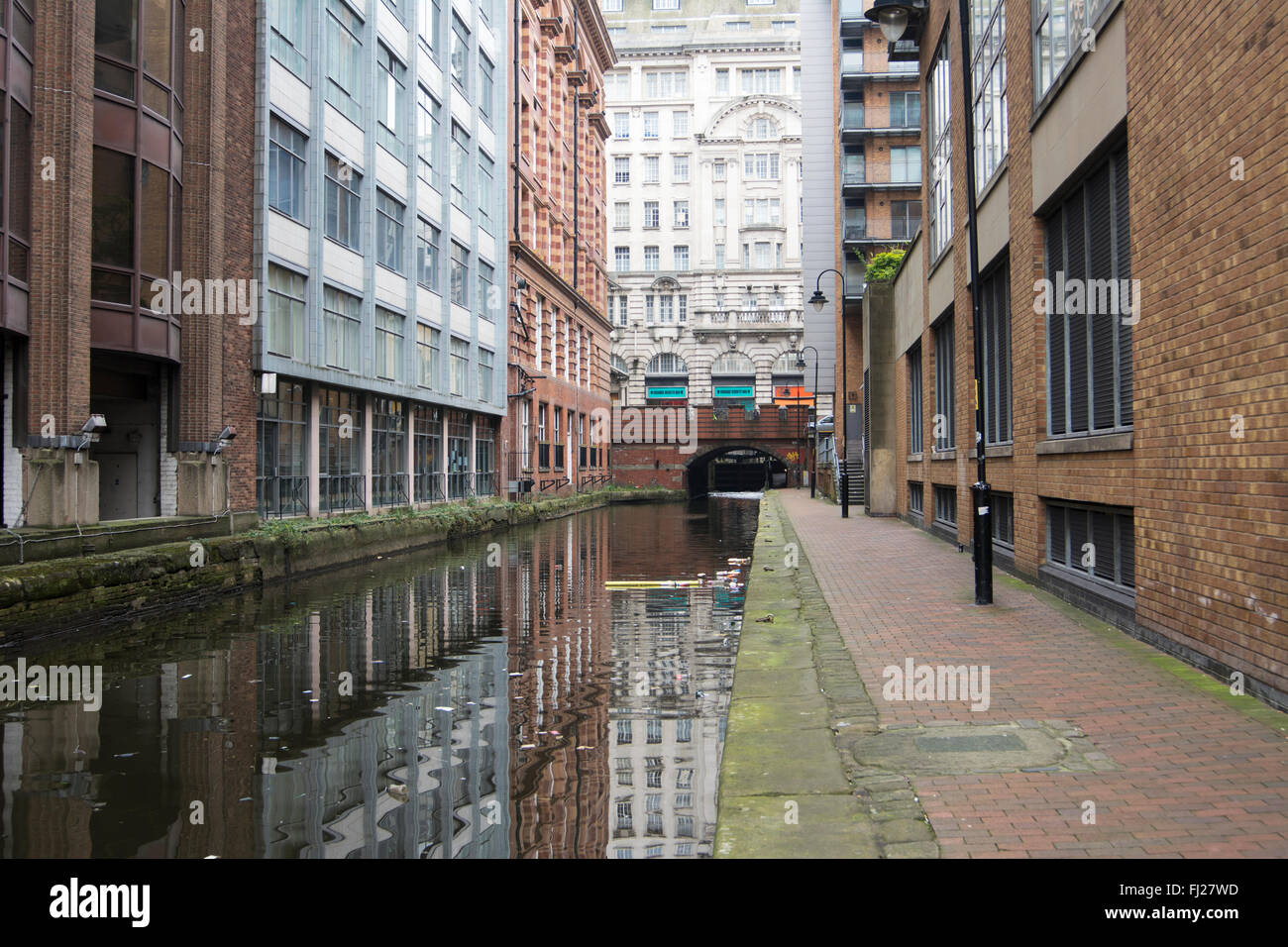 Rochdale Kanal durch Manchester Stadtzentrum, wo eine Flut von Todesfällen durch Ertrinken zeigen einen Serienmörder, ist aktiv. Stockfoto