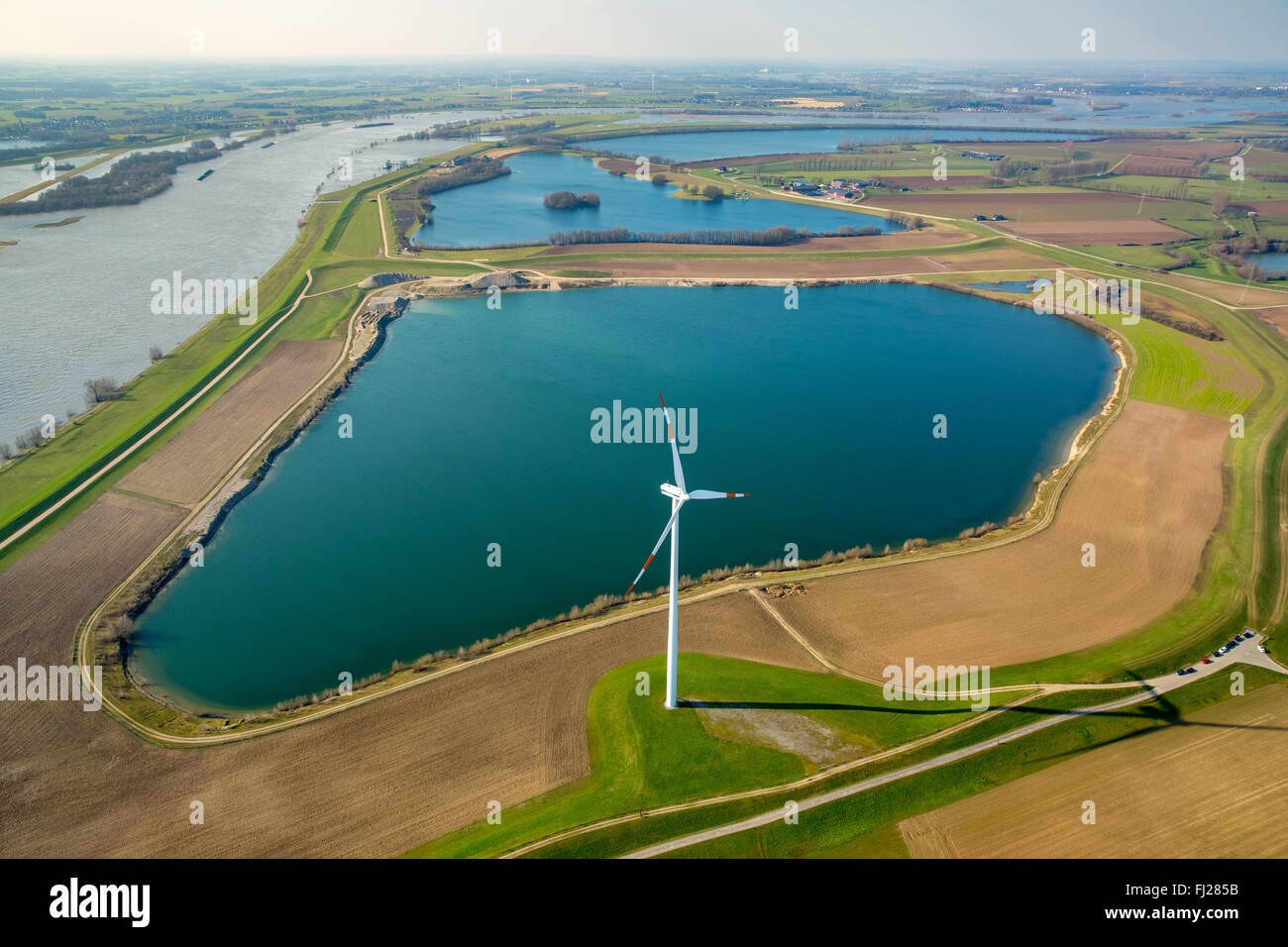 Luftaufnahme, Rheindamm, Grindsee, Roosenhofsee, Auen bei Überschwemmungen, Windkraftanlage, Rhein Hochwasser, Wesel, Niederrhein Stockfoto