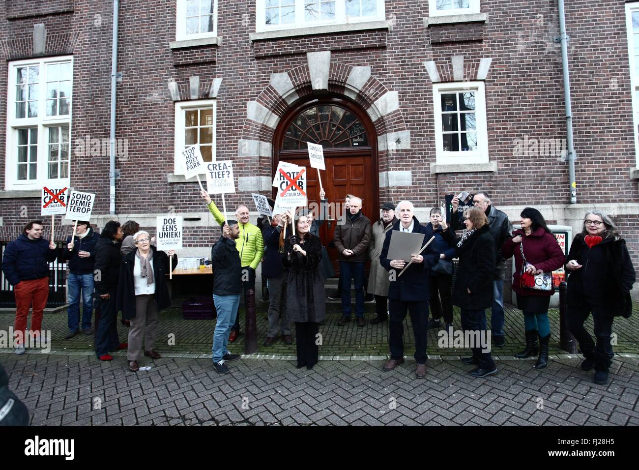 Bewohner der Raamgracht Straße in Amsterdam protestieren gegen geplante Soho House in dieser Straße. Stockfoto