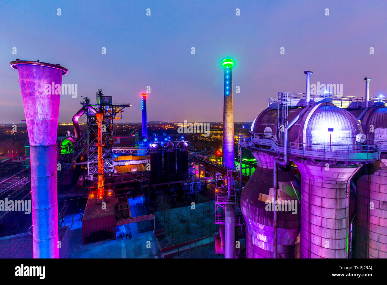 Landschaftspark Duisburg Nord, einem ehemaligen Stahl funktioniert, heute  eine industrielle Welterbe-Aufstellungsort, Duisburg, Deutschland,  nächtliche Beleuchtung Stockfotografie - Alamy