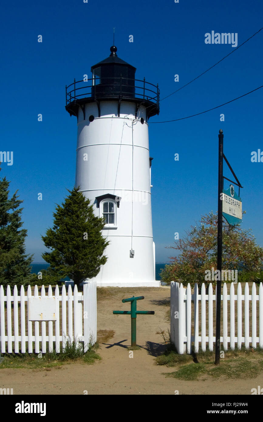 Osten Leuchtturm Chop weissen Turm aus der Eingang durch Lattenzaun auf Martha's Vineyard Insel in Massachusetts. Berühmte caisson Bau. Stockfoto