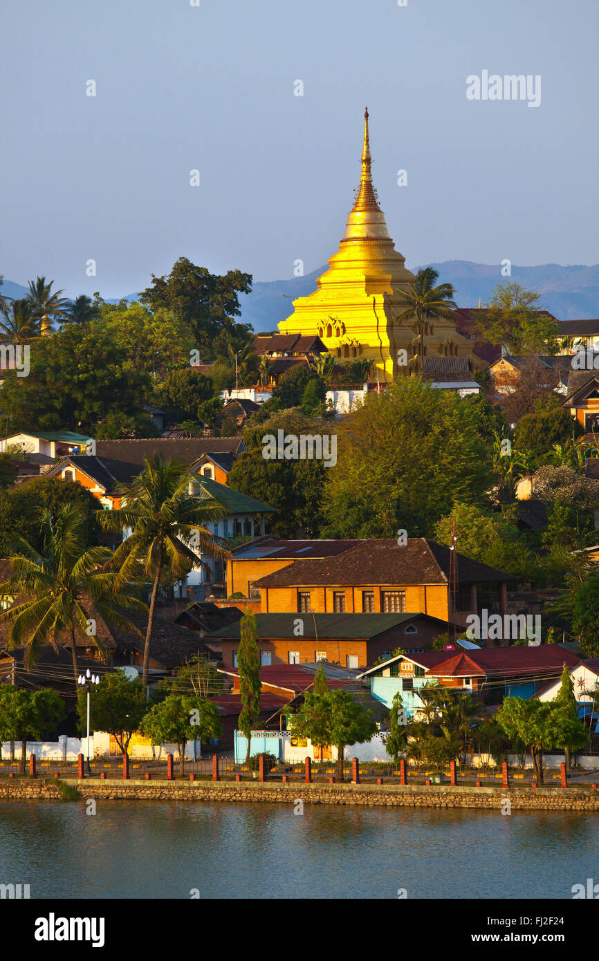 WAT JONG KHAM liegt auf einem Hügel nördlich von See NAUNG TUNG die Mitte der Stadt KENGTUNG auch bekannt als KYAINGTONG - MYANMAR Stockfoto