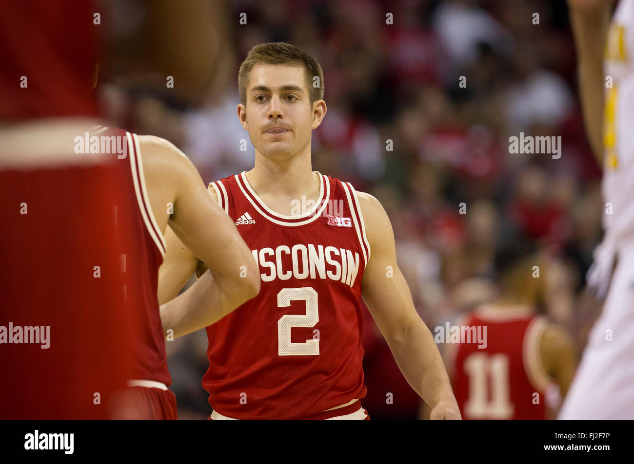 Madison, WI, USA. 28. Februar 2016. Wisconsin Badgers Wächter Jordan Smith #2 tritt das Spiel auf senior Nacht während der NCAA Basketball-Spiel zwischen der Michigan und Wisconsin Badgers am Kohl Center in Madison, Wisconsin. Wisconsin besiegte Michigan 68 57. John Fisher/CSM/Alamy Live-Nachrichten Stockfoto