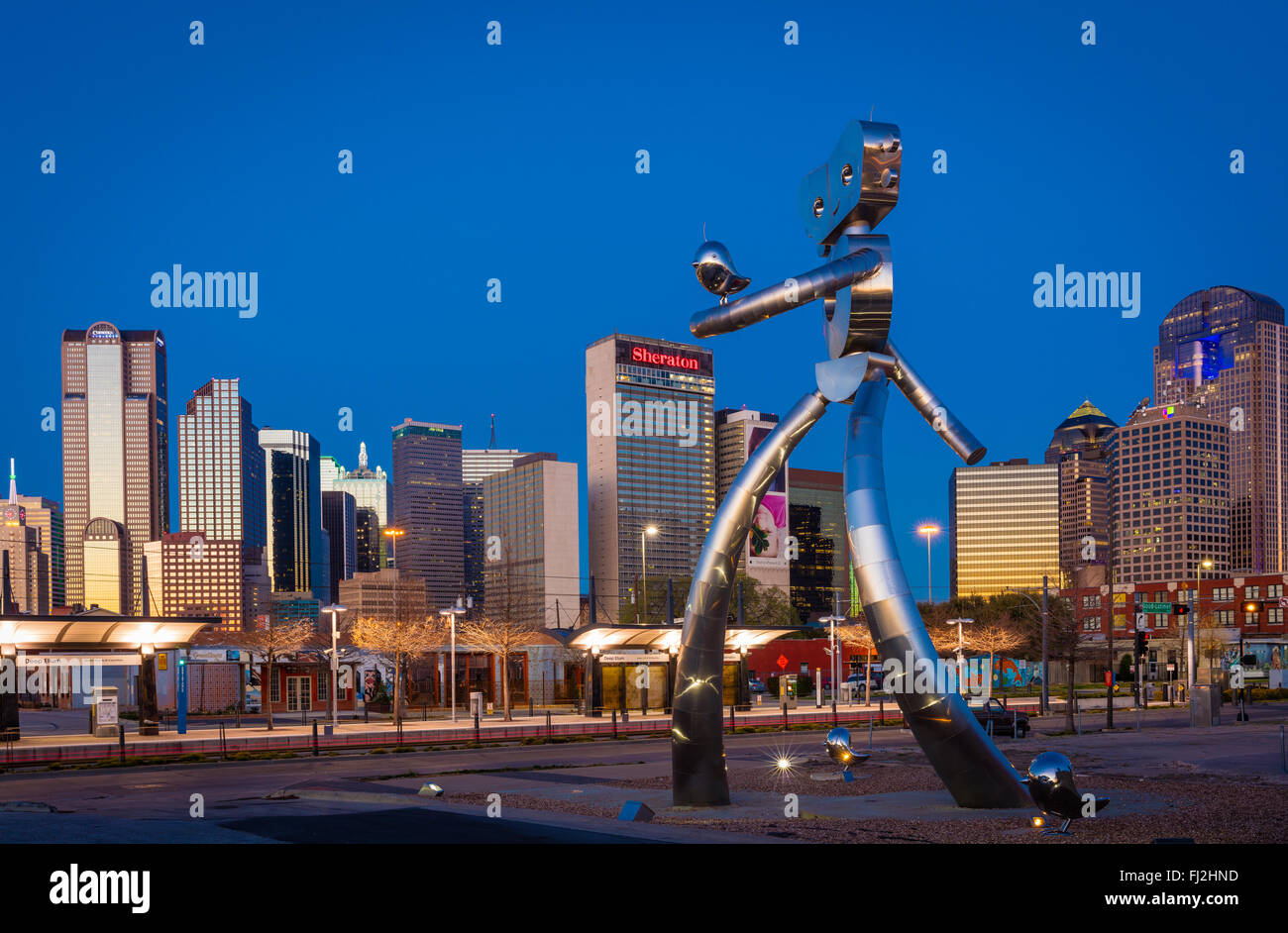 Metall Skulptur "Reist Man" im Stadtteil Deep Ellum aus Dallas, Texas Stockfoto