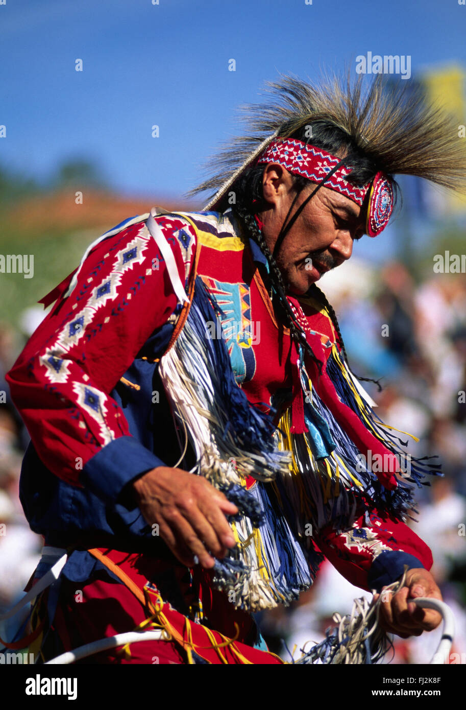 TOMMY DRAPER konkurriert bei der WORLD CHAMPIONSHIP HOOP DANCE CONTEST - MUSEUM gehört, PHOENIX, ARIZONA Stockfoto