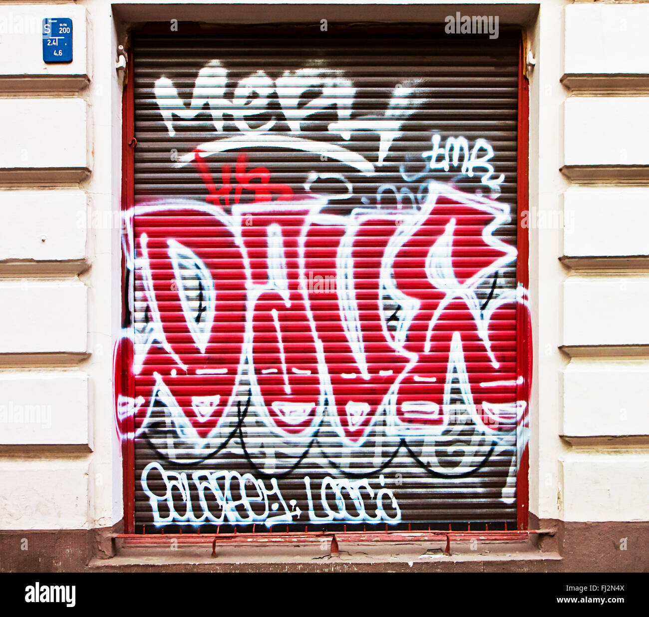 Berlin, Rollo Shop mit Straßenkunst graffiti Stockfoto