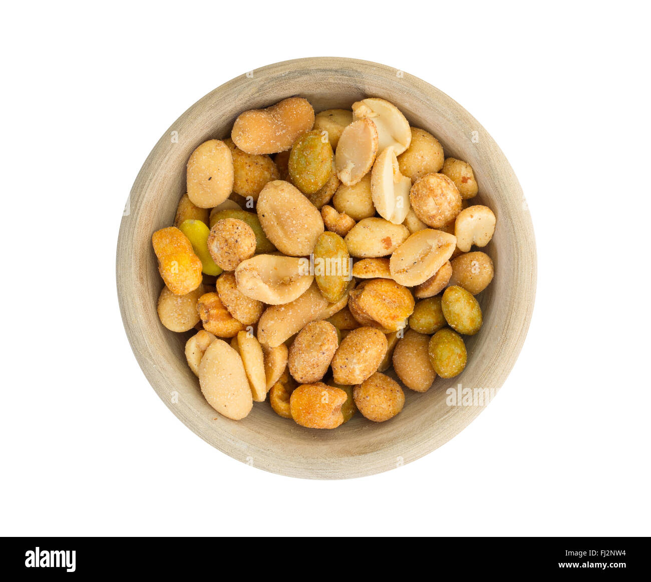 Frisch gemischt gesalzene Nüssen in eine Schüssel geben, Erdnuss Mix, isoliert auf weiss Stockfoto
