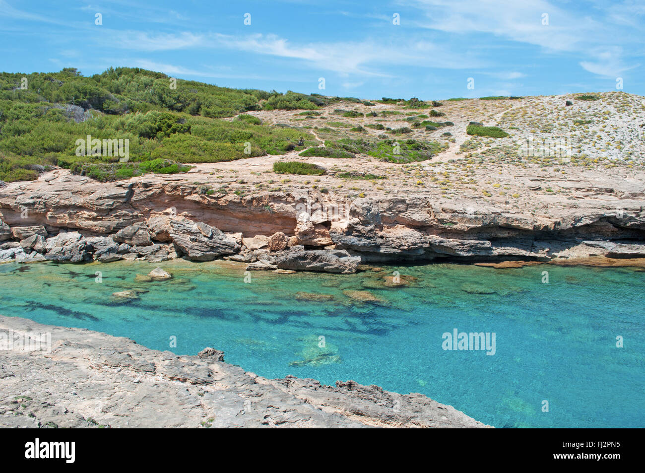 Mallorca, Balearen, Spanien: Blick auf Cala Estreta, eines der menschenleeren Strand im Nordosten der Insel Stockfoto