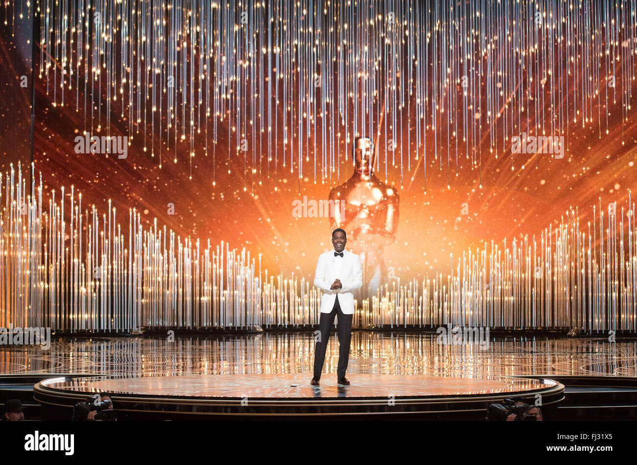 Los Angeles, USA. 28. Februar 2016. Chris Rock veranstaltet die Preisverleihung der 88. Academy Awards am Dolby Theater in Los Angeles, USA, am 28. Februar 2016. Bildnachweis: Aaron Poole/Xinhua/Alamy Live-Nachrichten Stockfoto