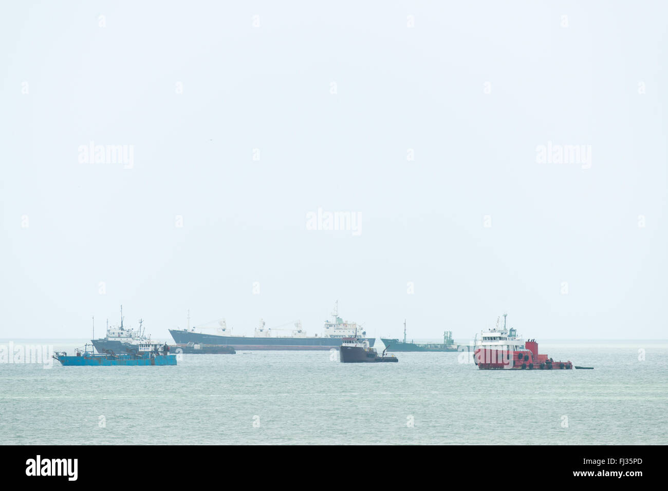 Panamakanal Panama Mehrere Grosse Schiffe Vor Anker In Panama