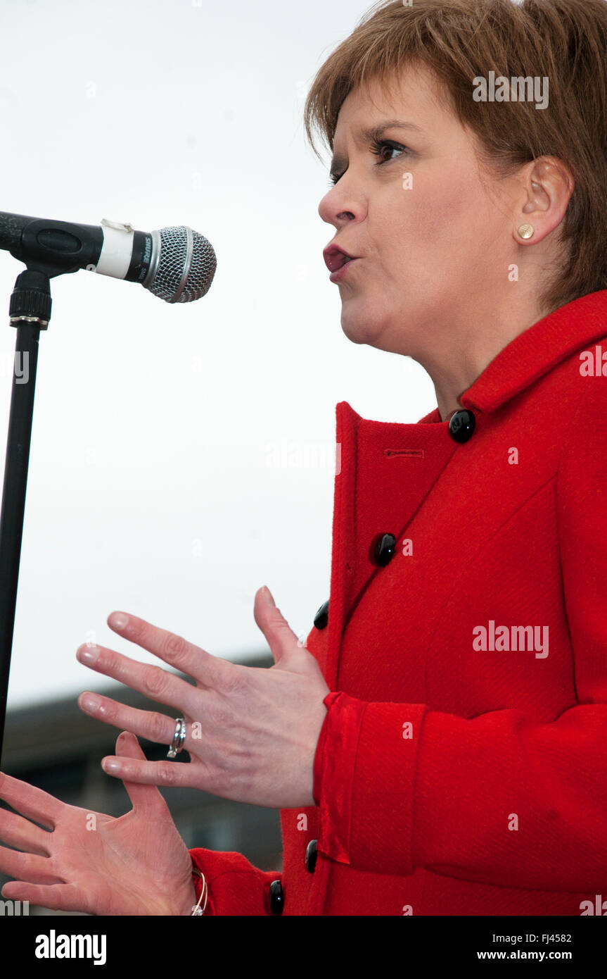 Trident-Demo organisiert von CND zu stoppen. Nicola Sturgeon, MdB, erster Minister von Schottland und Führer der Scottish National Party (SNP) Stockfoto