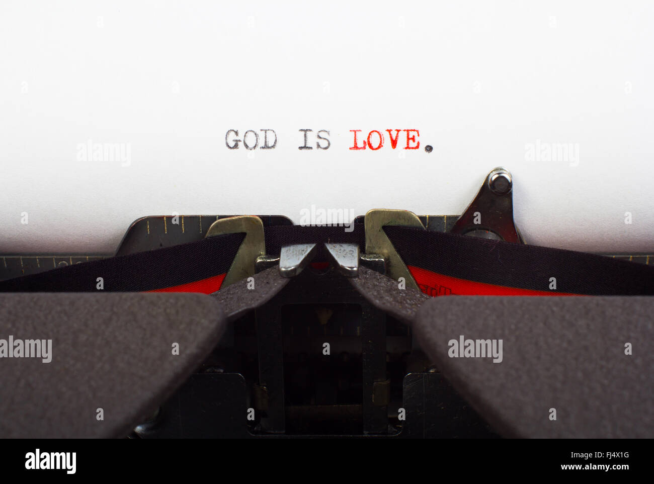 "Gott ist Liebe" auf Schreibmaschine geschrieben Stockfoto