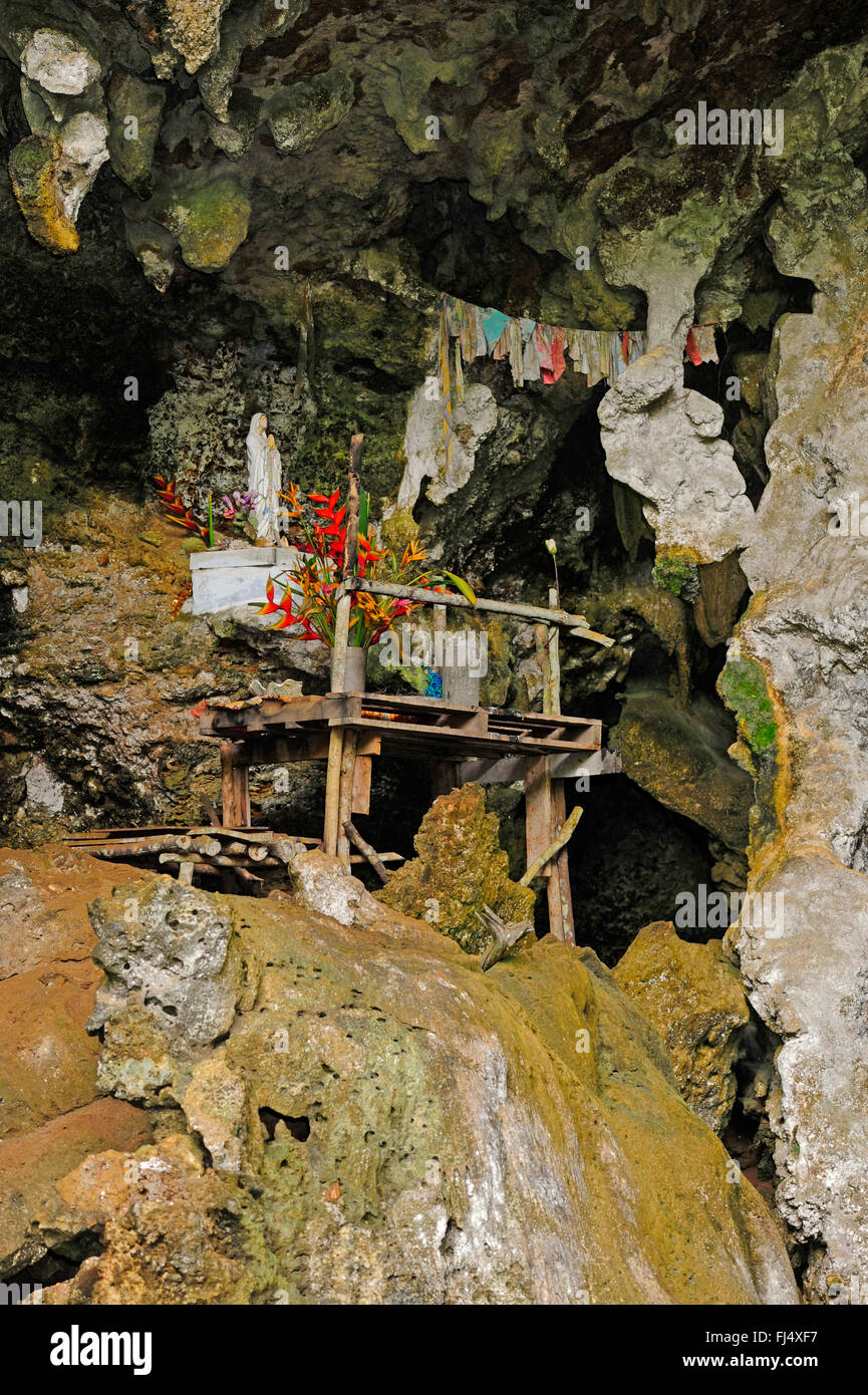 Christliche Heiligtum in einer Höhle, Neukaledonien, ╬ le des Pins Stockfoto