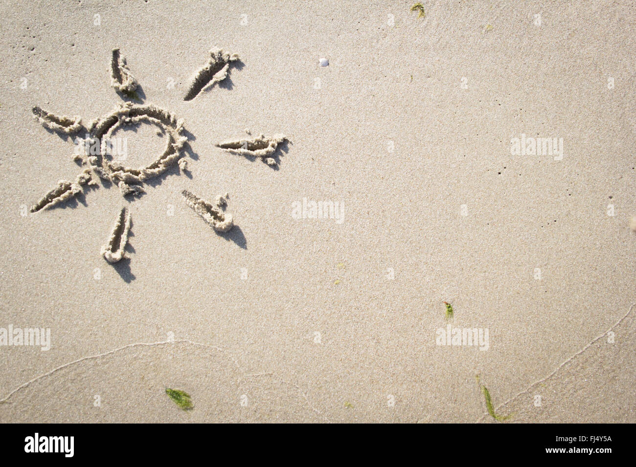 Symbol der Sonne in Sand gezeichnet Stockfoto