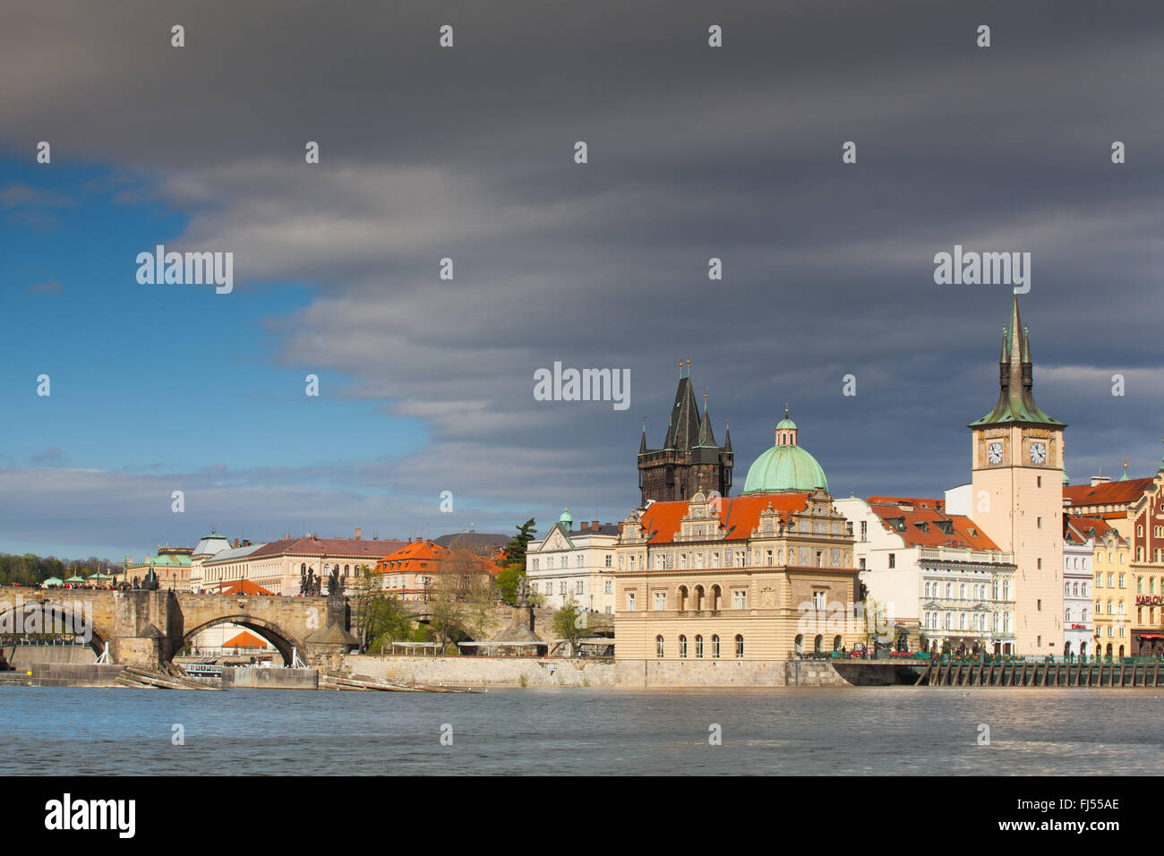Berühmten Türme in der Nähe der Karlsbrücke in Prag Stockfoto