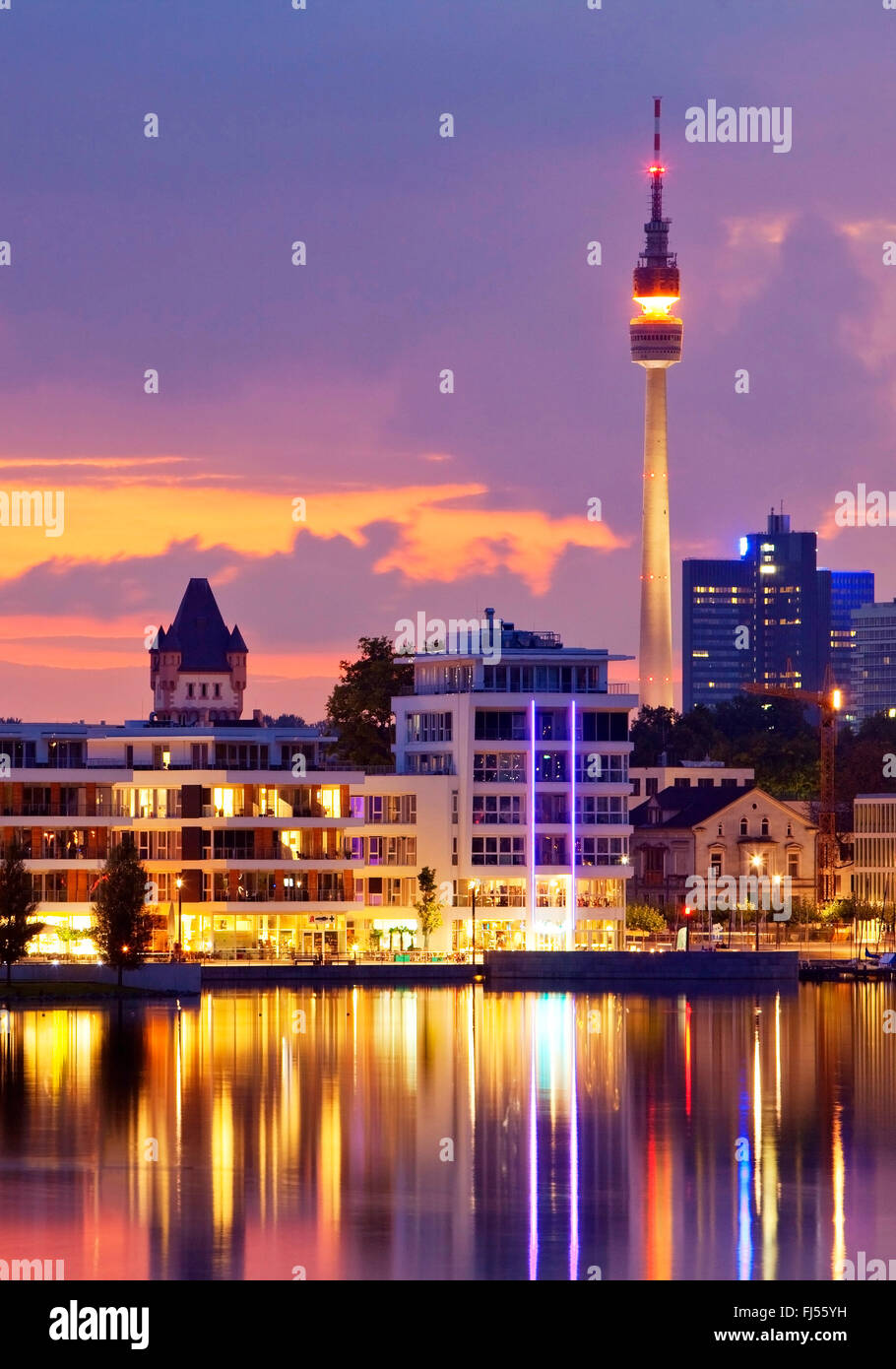 Phoenix See und Florianturm Telekommunikation Turm am Abend, Dortmund, Ruhrgebiet, Nordrhein-Westfalen, Deutschland Stockfoto