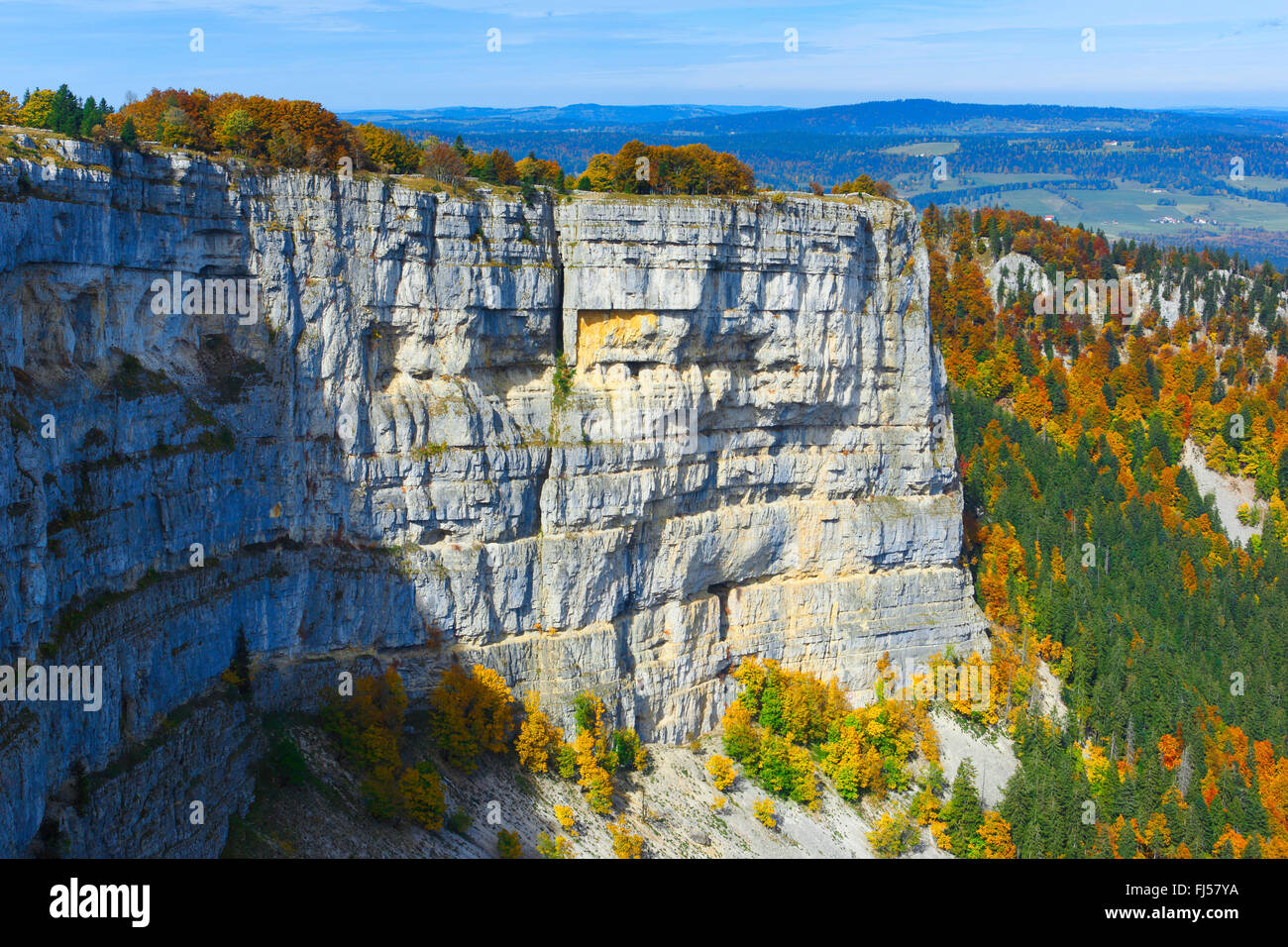 natürliche felsigen Cirque Creux du Van im Herbst, der Schweiz, Neuenburg Stockfoto