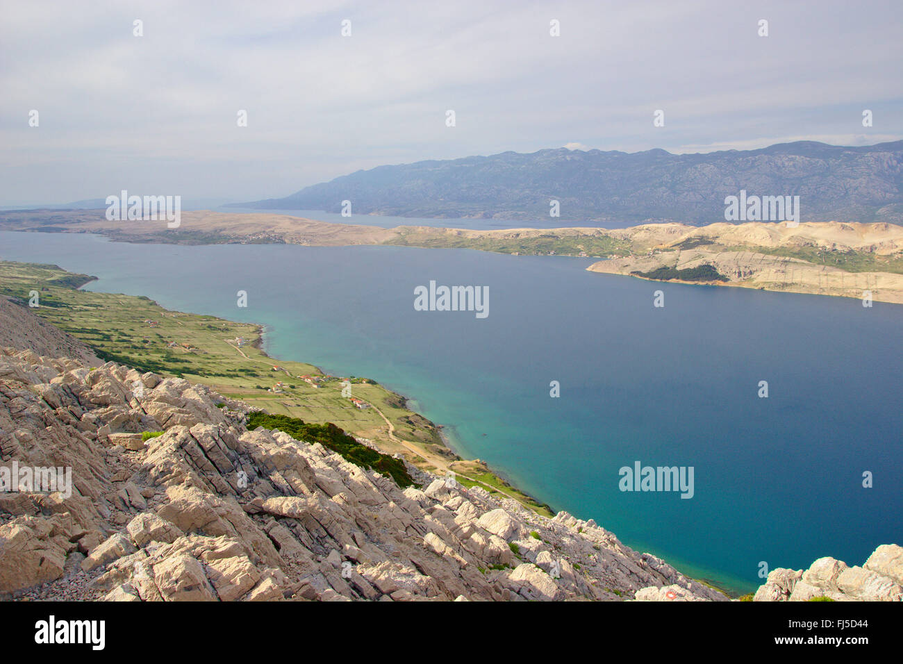 Blick vom Berg Sveti Vid auf Insel Pag und Velebit-Gebirge, Kroatien Stockfoto