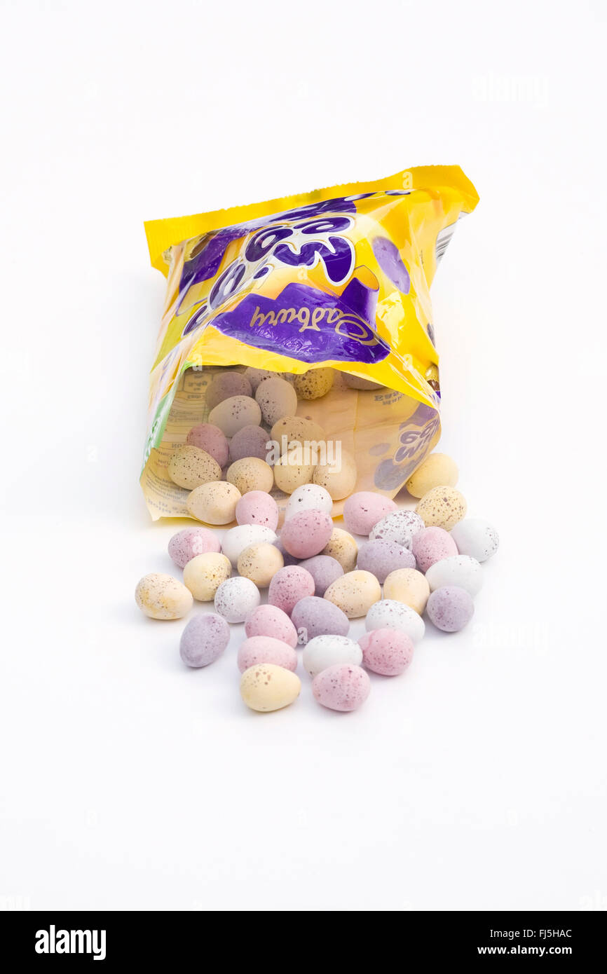 Ein Paket von Cadbury es Mini-Eiern. Stockfoto