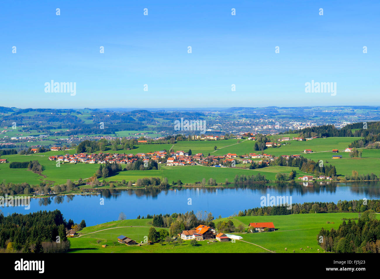 Blick über den See Rottachsee, Kempten, Deutschland, Bayern, Algaeu Stockfoto