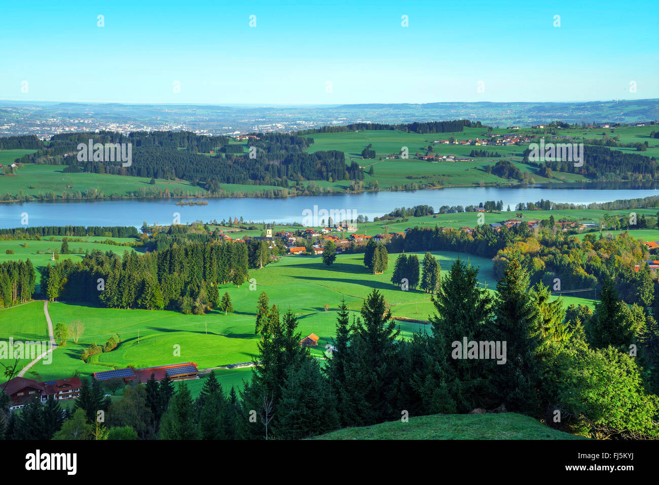 Blick über den See Rottachsee, Kempten, Deutschland, Bayern, Oberbayern, Oberbayern, Ostalgaeu Stockfoto