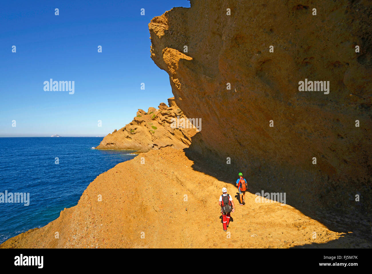 Bergsteiger auf dem Weg zur Küste Felsen Bec de l'Aigle, La Ciotat, Frankreich, Provence, Calanques Nationalpark Stockfoto