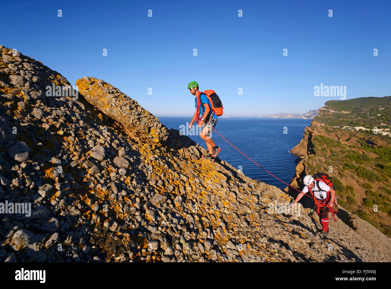 Kletterer an Küsten Rock Bec de l'Aigle, Frankreich, Provence, Calanques Nationalpark La Ciotat Stockfoto