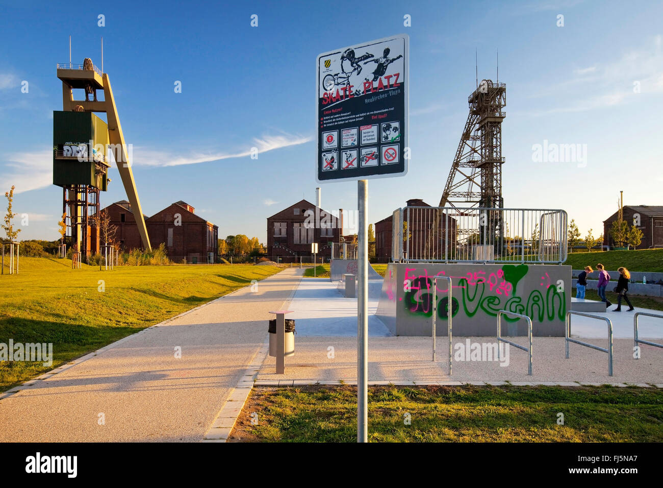 Eislaufplatz vor der ehemaligen Bergwerk Niederberg, Deutschland, Nordrhein-Westfalen, Rhein, Neukirchen-Vluyn zu senken Stockfoto