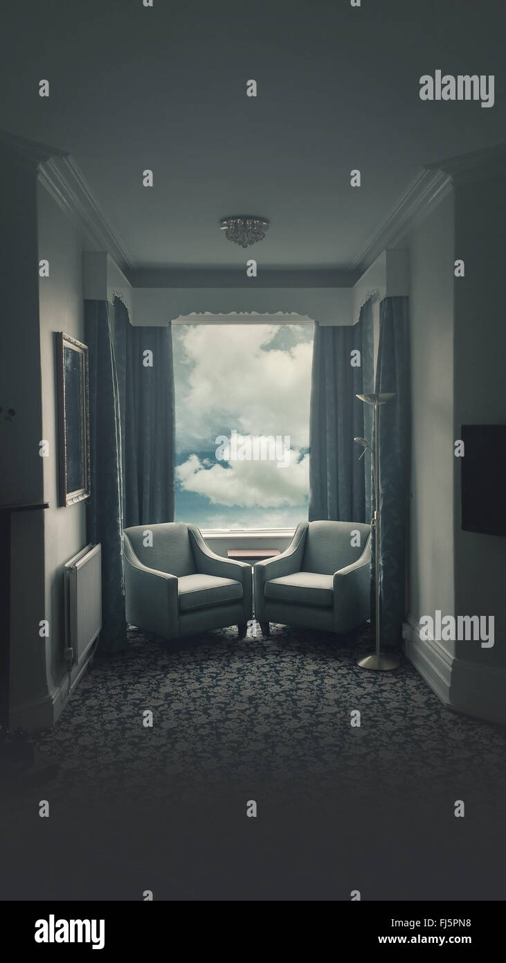 atmosphärischen Hotelzimmer mit zwei Sesseln, die einander zugewandt Stockfoto