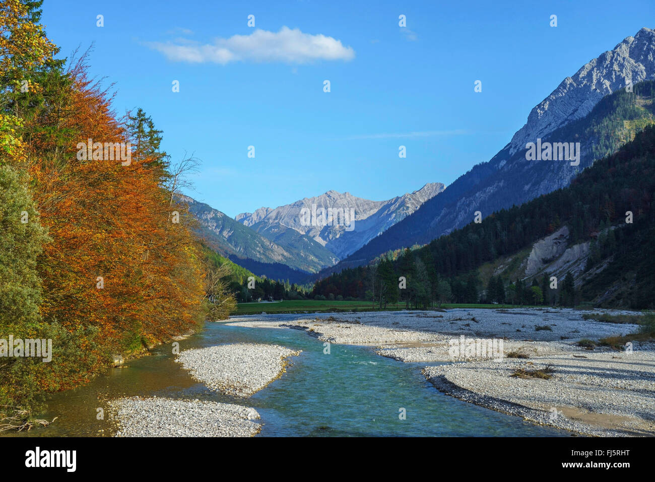 Rissbach Fluss mit Kiesbänken im Karwendel-Gebirge, Österreich, Tirol, Karwendelgebirge Stockfoto