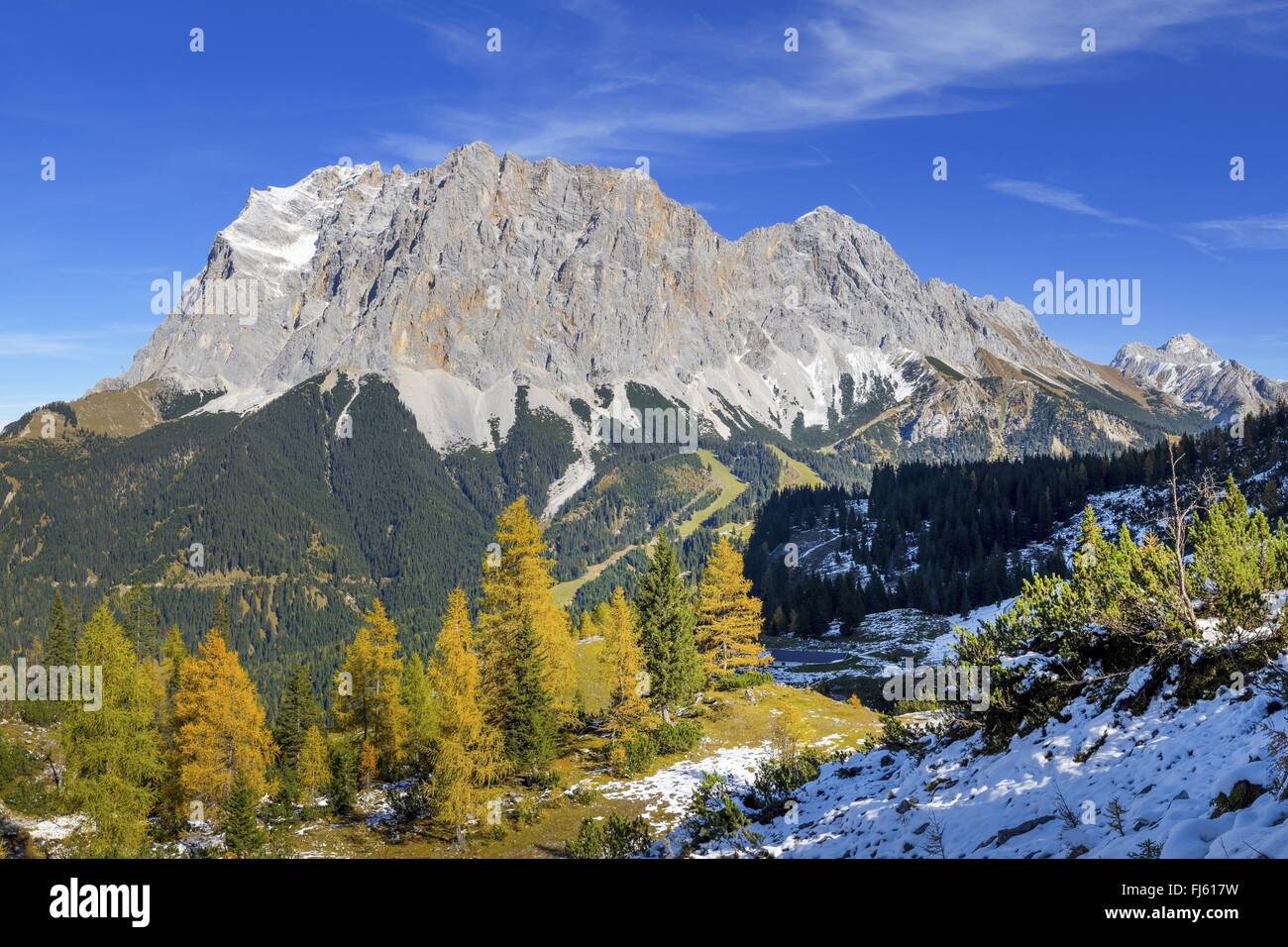 Wetterstein Gebirge, Zugspitz Gruppe im Herbst, Oberbayern, Oberbayern, Bayern, Deutschland Stockfoto