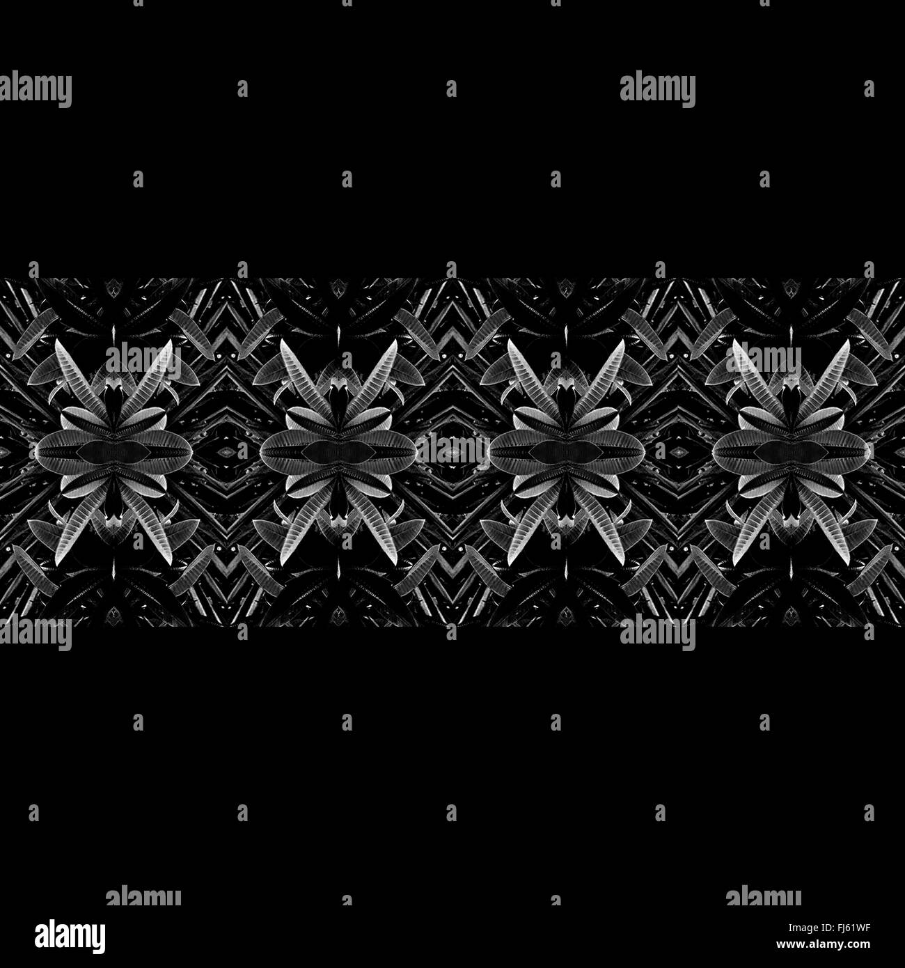 Digitale Kunst abstrakte geometrische Querstreifen tribal Muster in Silber Farben auf schwarzem Hintergrund Stockfoto