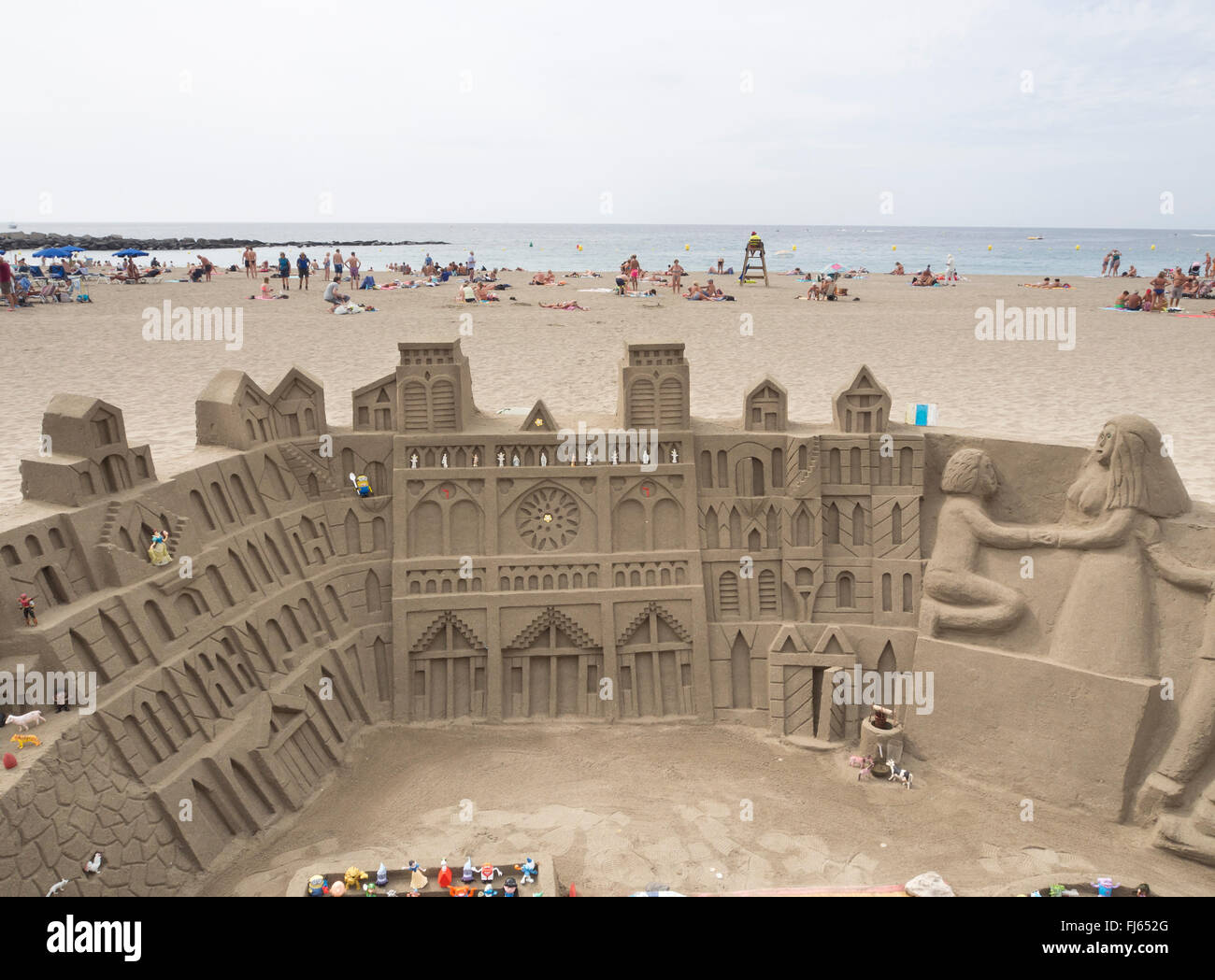 Aufwendige und künstlerischen Sandburg Dorf, Playa de Las Vistas zwischen Los Christianos und Las Americas auf Teneriffa Stockfoto