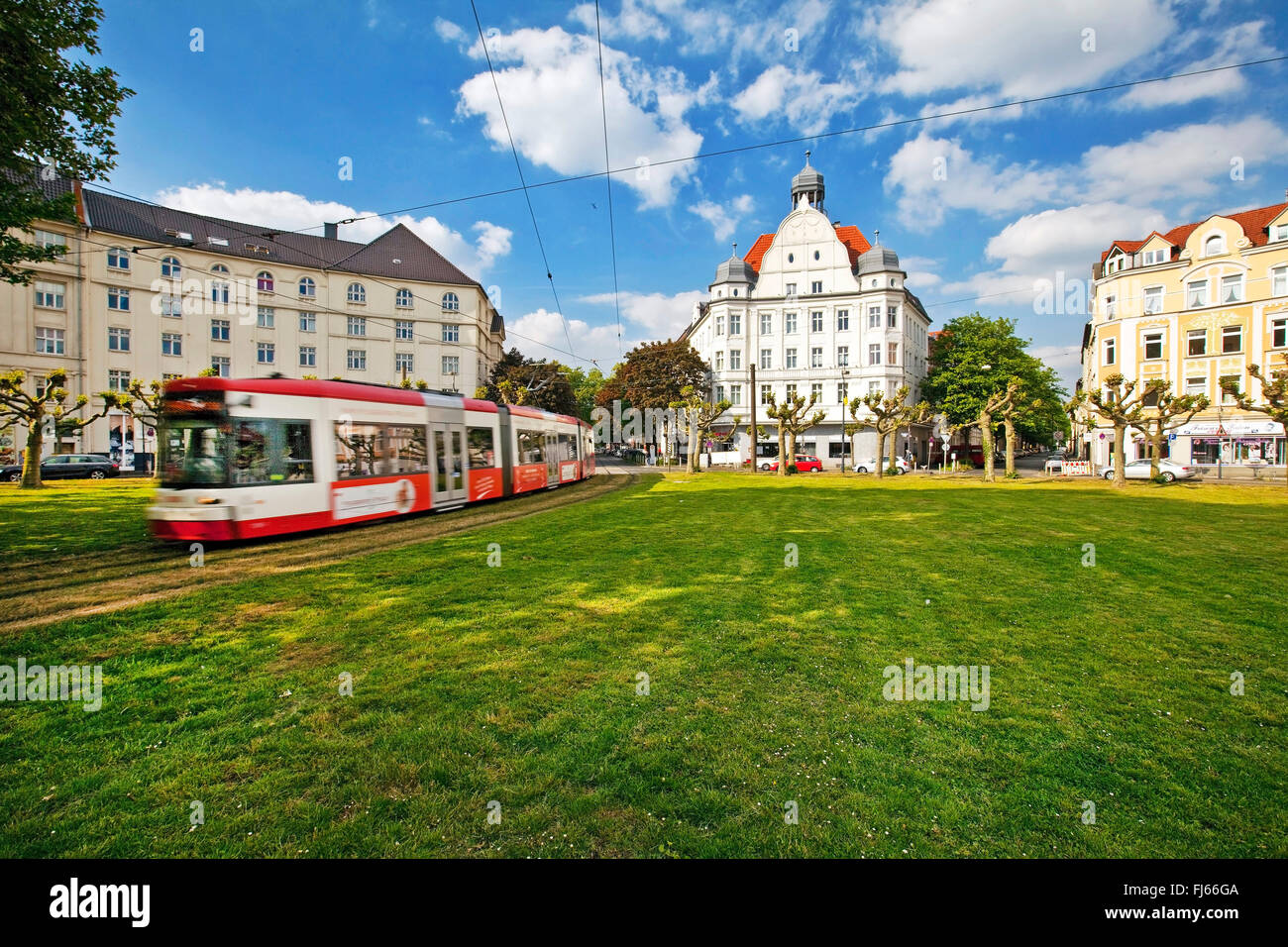 Straßenbahn am Kreisverkehr Borsigplatz, Deutschland, Nordrhein-Westfalen, Ruhrgebiet, Dortmund Stockfoto