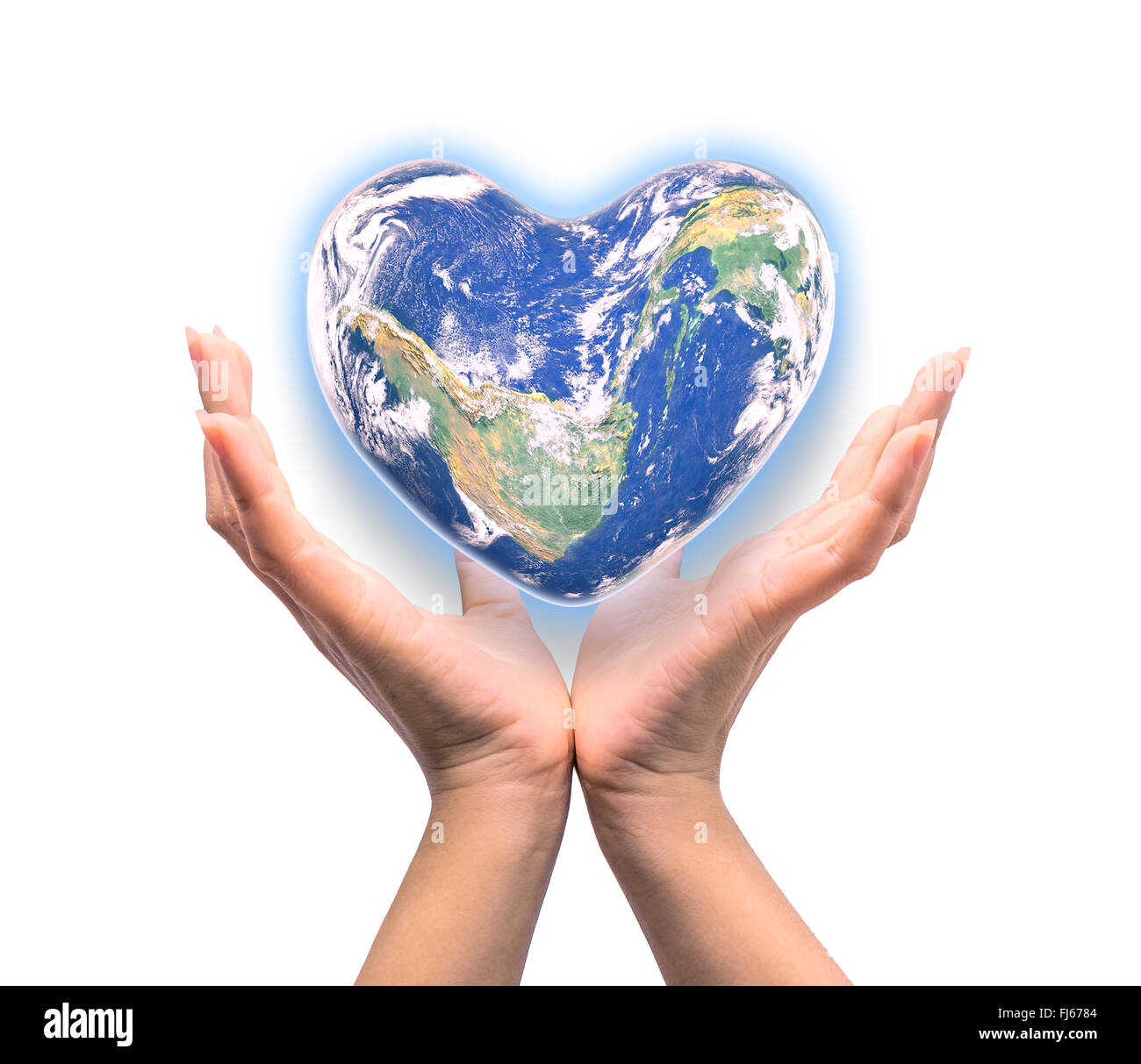 Blauer Planet in Herzform über Frau Menschenhand isoliert auf weißem Hintergrund: Welt Herz Tag Idee symbolischen Konzept Kampagne t Stockfoto