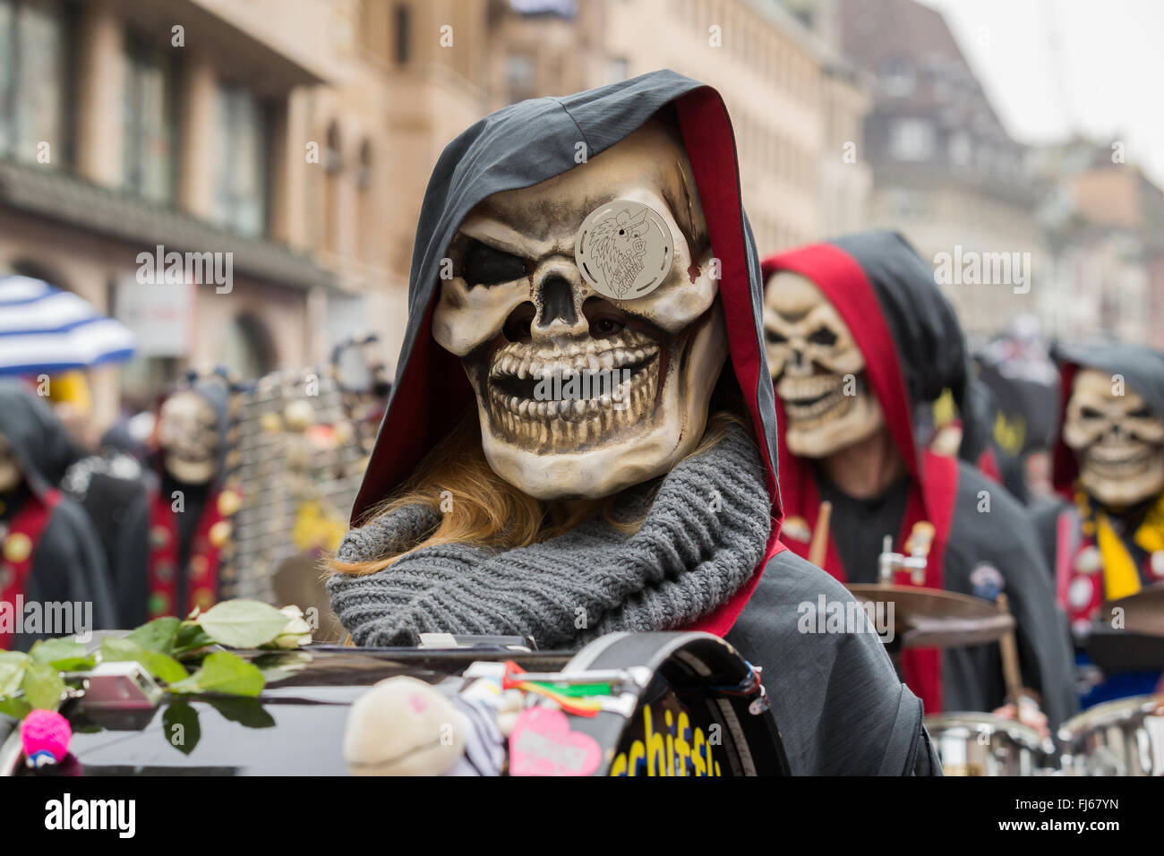 Kostüme und Masken der Tod an den Karneval von Basel in der Schweiz. Es ist  eine jährliche Schweizer Tradition Stockfotografie - Alamy