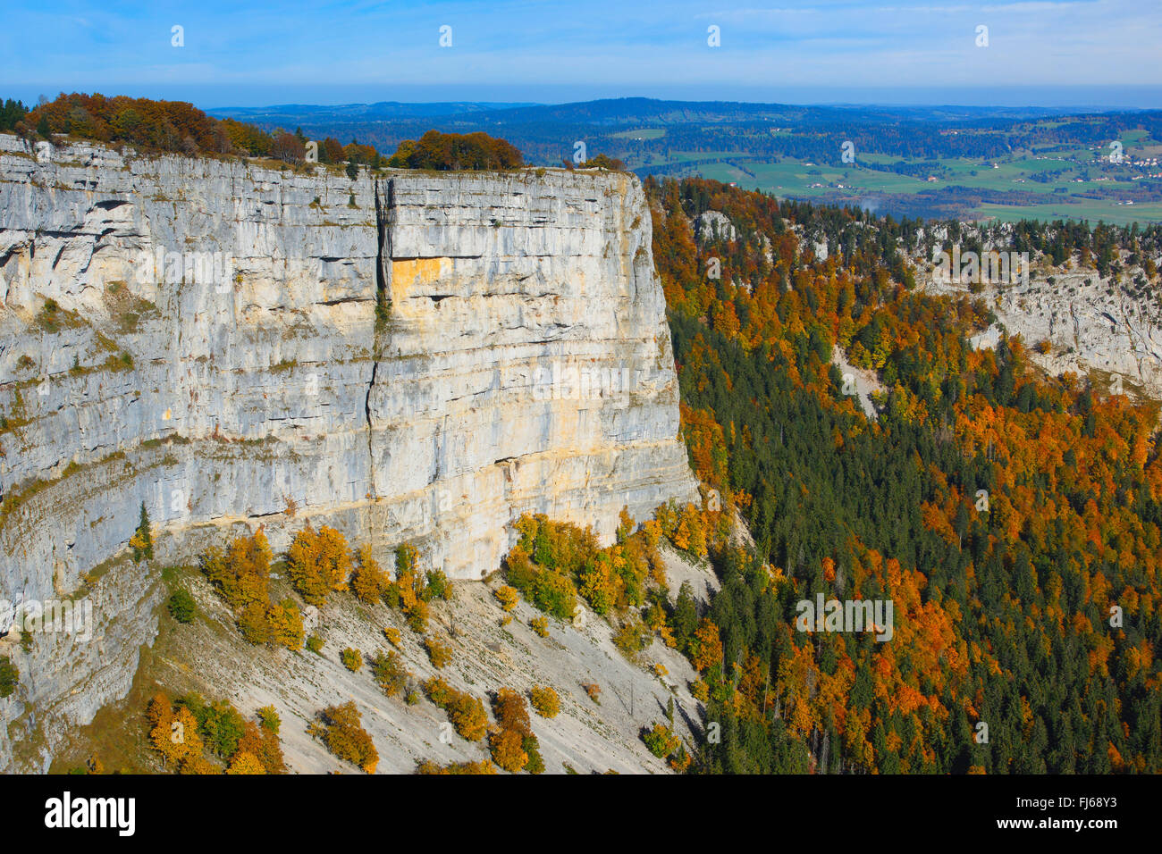 natürliche felsigen Cirque Creux du Van im Herbst, der Schweiz, Neuenburg Stockfoto