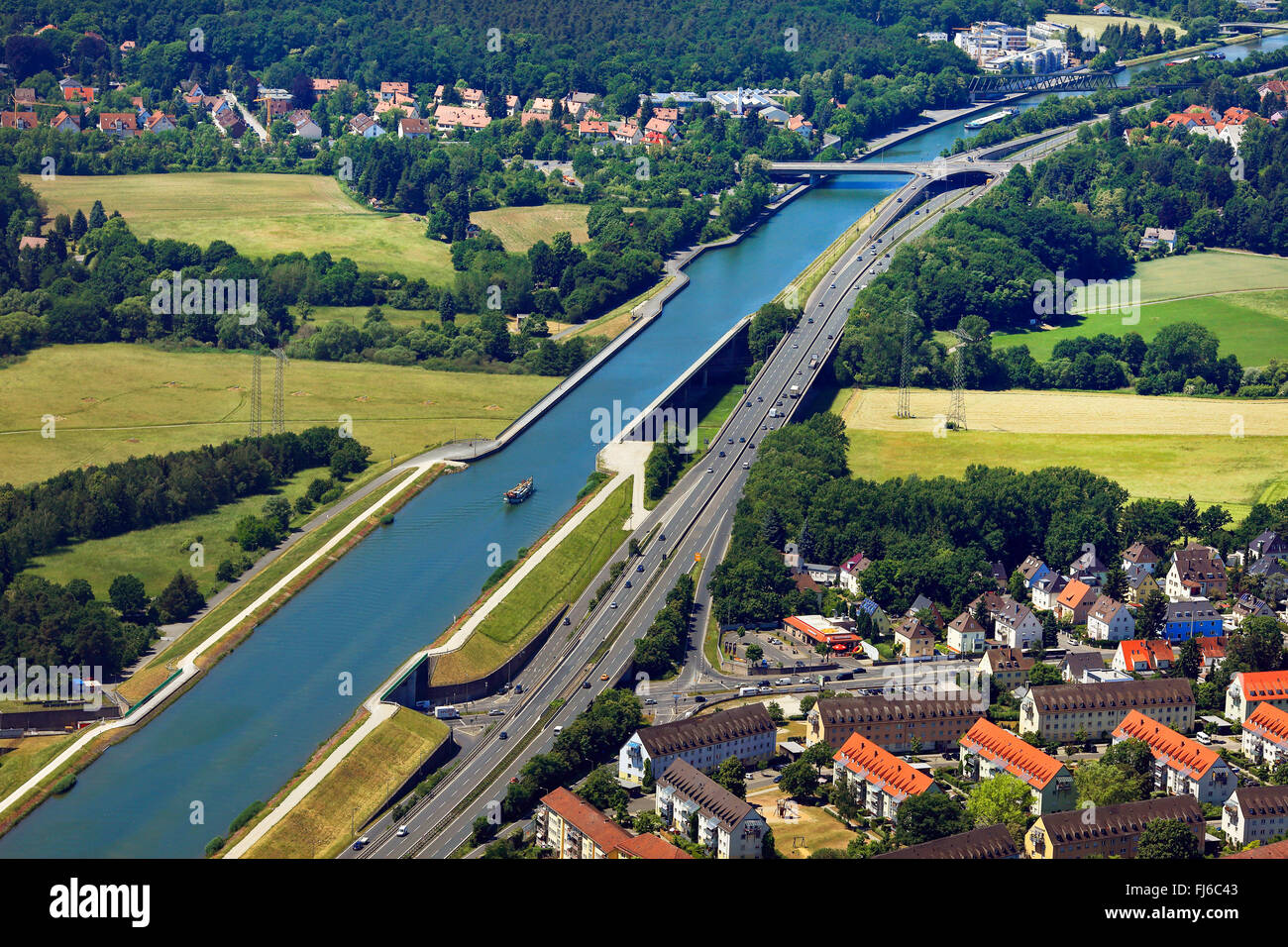 Rhein-Main-Donau-Kanal und Wasserleitung in der Nähe von Fürth, Luftaufnahme, Deutschland, Bayern, Mittelfranken, Mittelfranken, Fürth Stockfoto