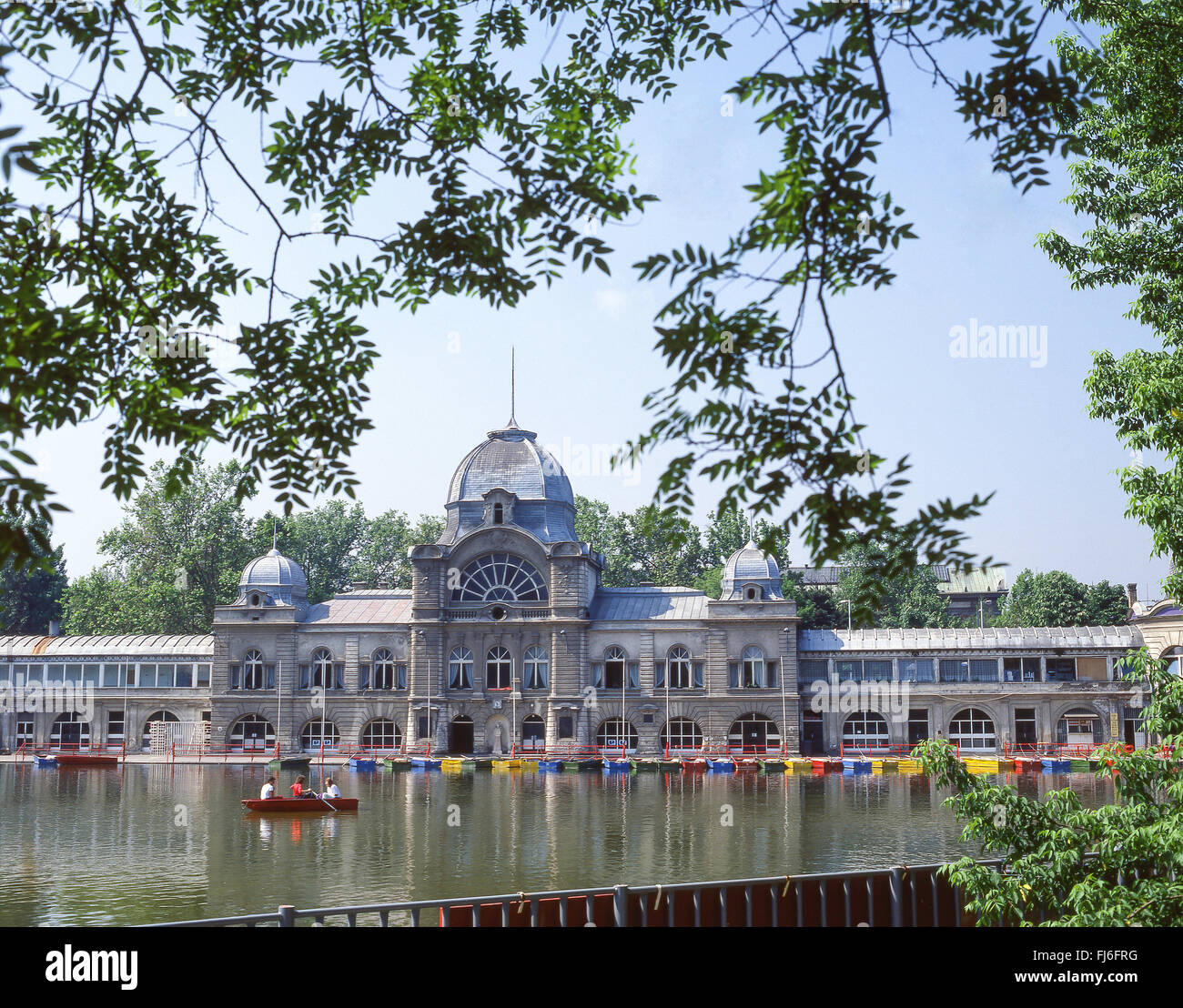 Boote mieten am City-Park-See, Stadtwäldchen (Városliget), Zugló Bezirk, Budapest, Ungarn Stockfoto