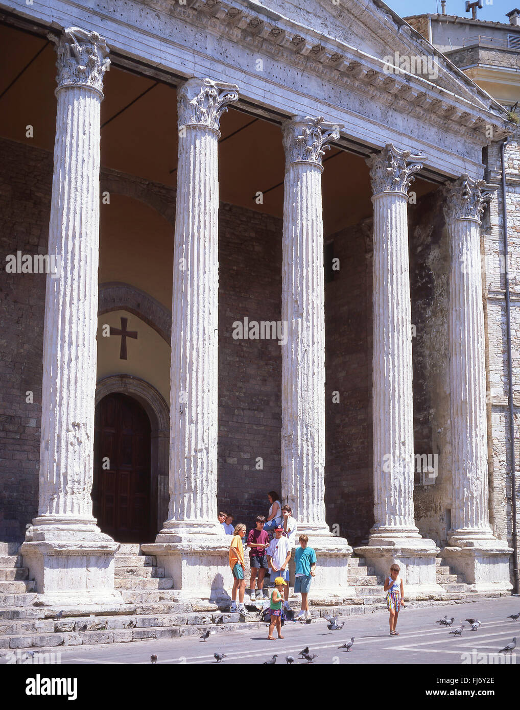 Die Kirche Santa Maria Sopra Minerva, Piazza Del Comune, Assisi, Provinz Perugia, Umbrien Region, Italien Stockfoto