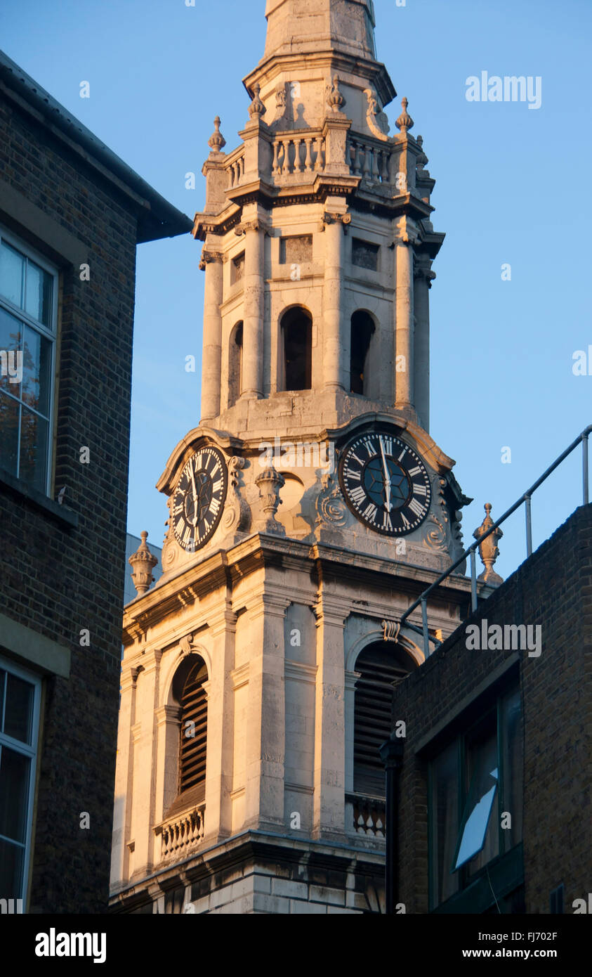 St Giles in den Bereichen Kirche Turm Kirchturm Central London England UK Stockfoto