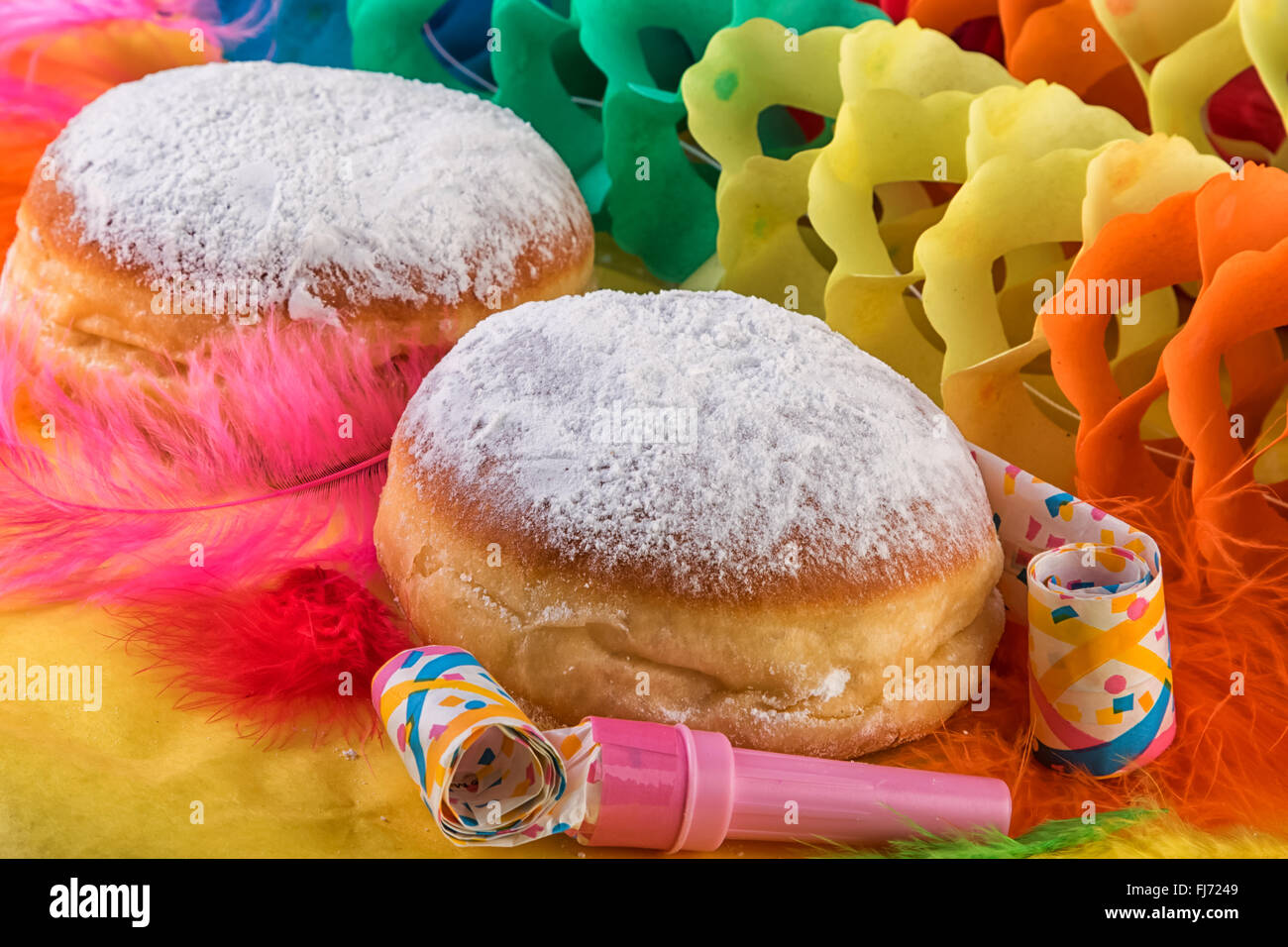 Krapfen oder Berliner Krapfen Donuts Karneval festliche Dekoration Stockfoto