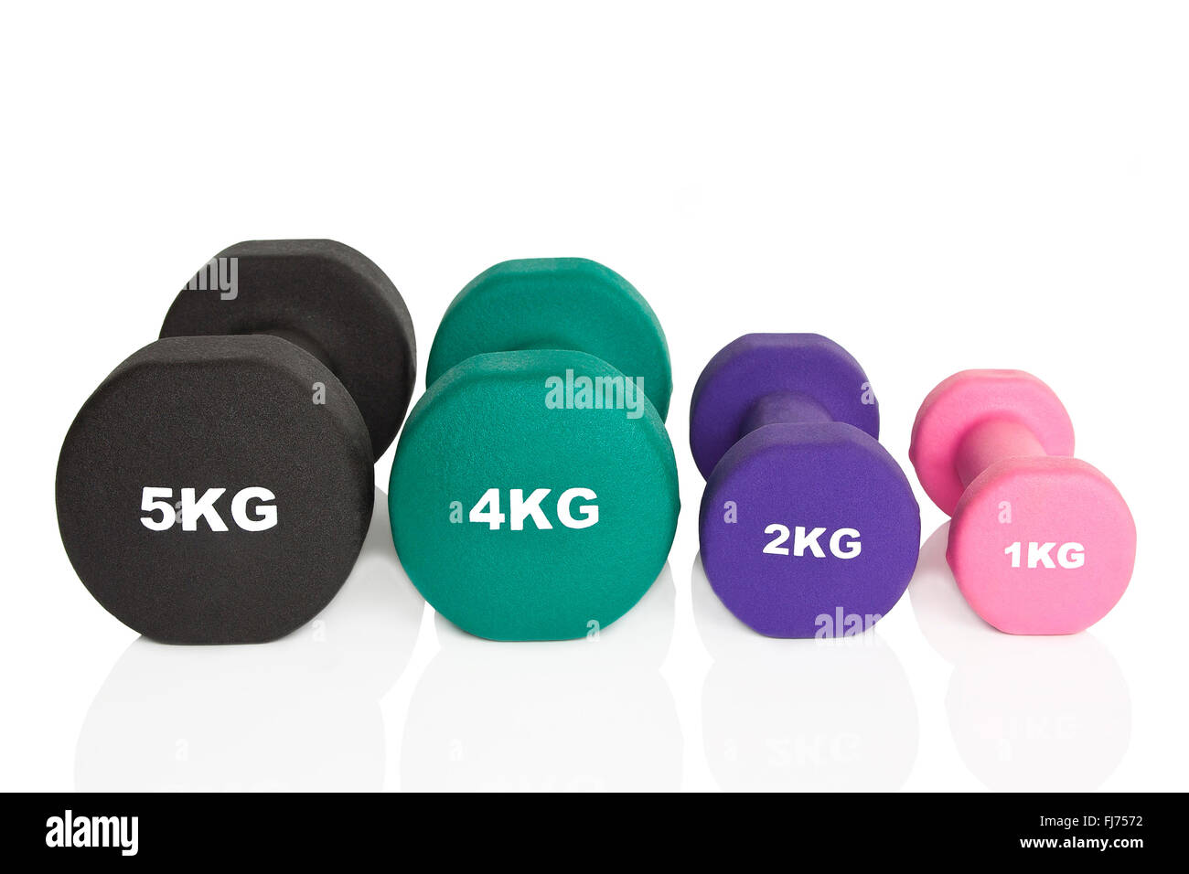 Schwarz, grün, rosa und lila Hanteln isoliert auf weißem Hintergrund. Gewichte für ein Fitness-Training. Stockfoto