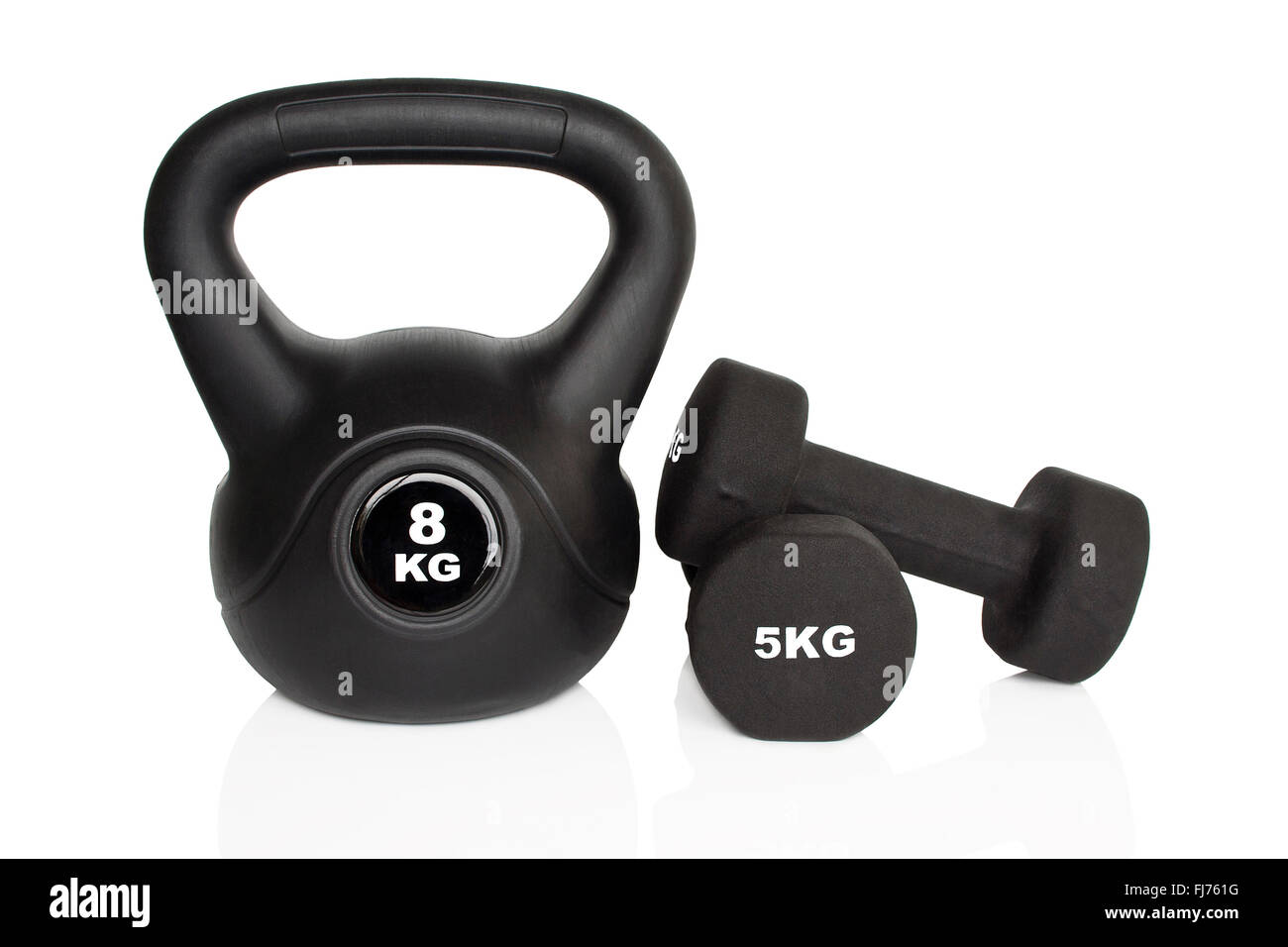 Schwarzen Hanteln und Kettlebell isoliert auf weißem Hintergrund. Gewichte für ein Fitness-Training. Stockfoto
