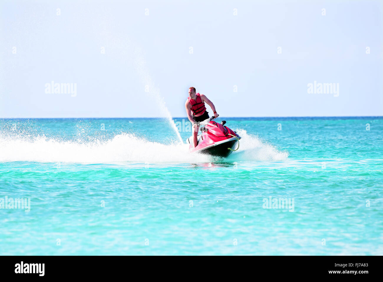 Junger Kerl auf einem Jet-Ski in der Karibik Kreuzfahrt Stockfoto