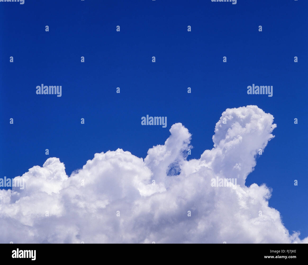 Dramatische weißen Cumulus-Wolken im Himmel, Santa Gertrudis De La Fruitera, Ibiza, Balearen, Spanien Stockfoto